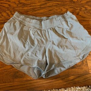 Lululemon Hotty Hot Shorts 4inch EUC stripes